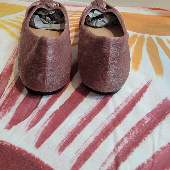 NWT Blush Velvet Flats Various Sizes Available - Picture 4 of 6